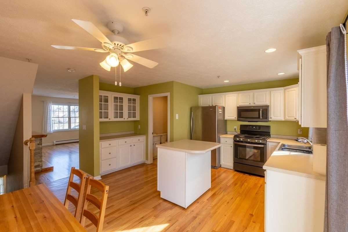204 Washington St ##3 - Photo 4 of 27