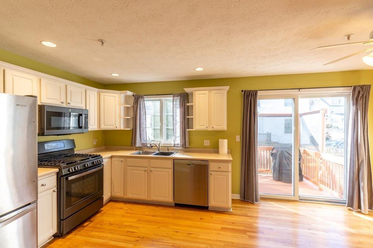 204 Washington St ##3 - Photo 6 of 27