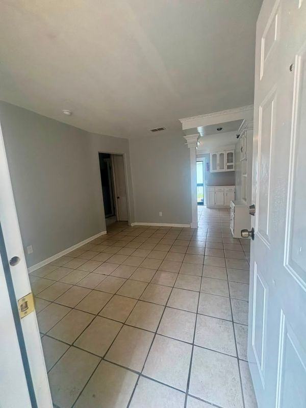 429 W 18th St - Photo 2 of 9