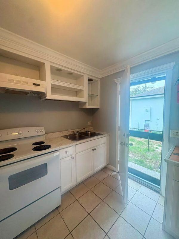 429 W 18th St - Photo 4 of 9