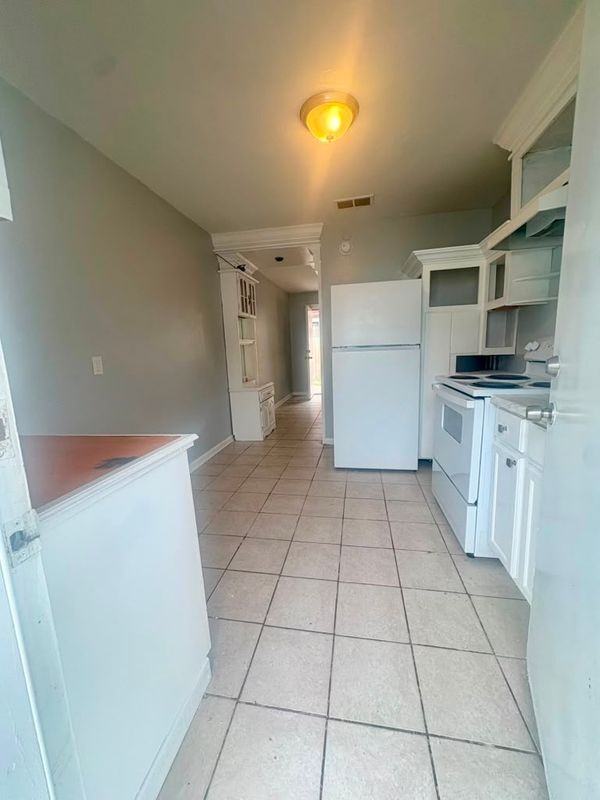 429 W 18th St - Photo 5 of 9