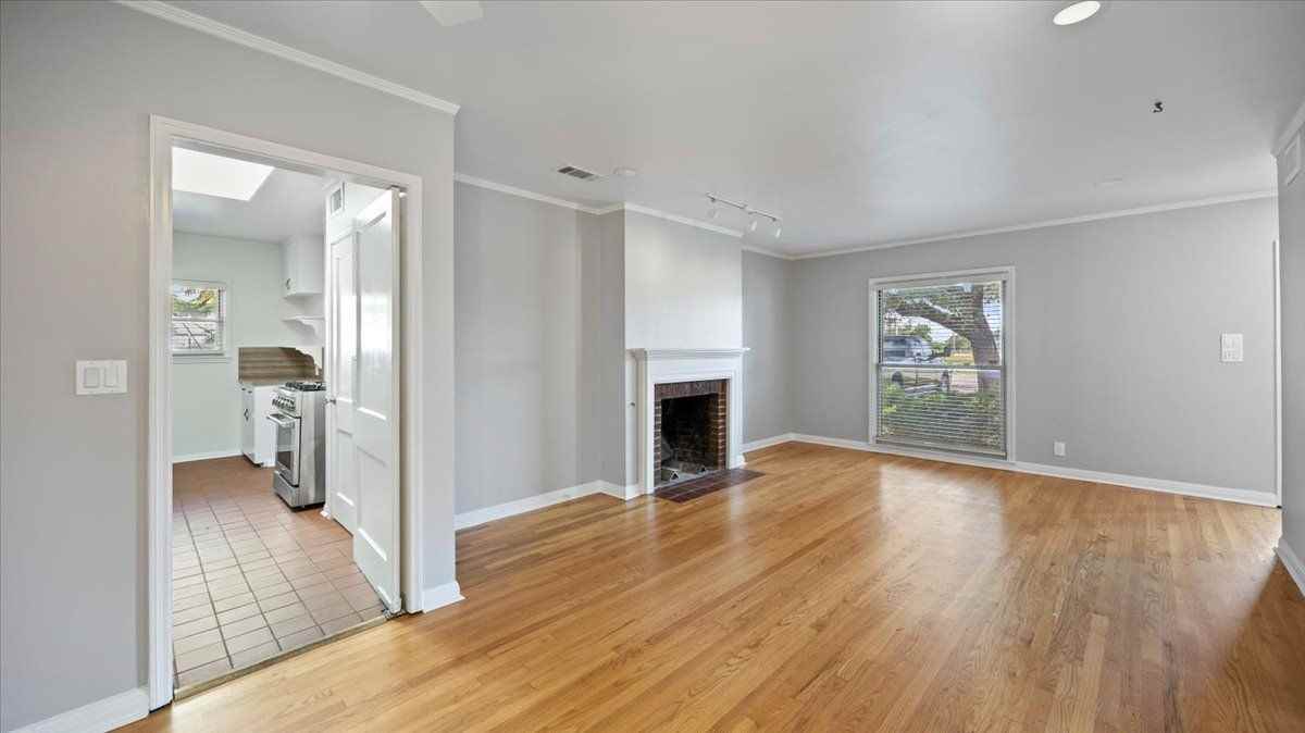 6321 Calmont Ave - Photo 2 of 3