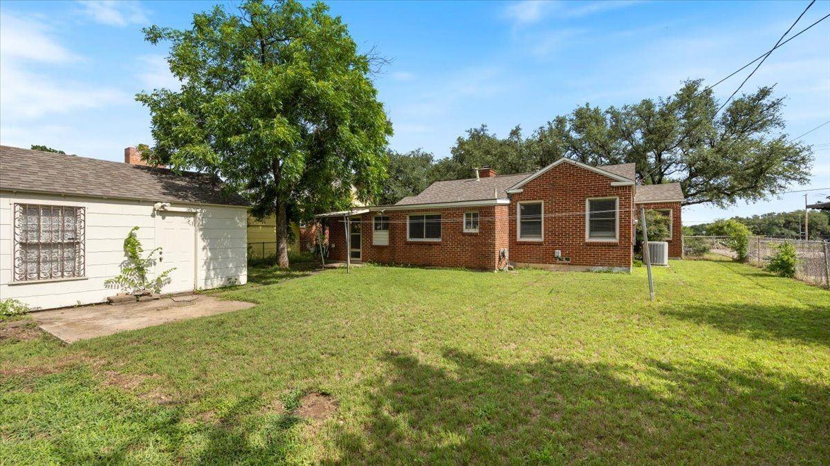 6321 Calmont Ave - Photo 3 of 3