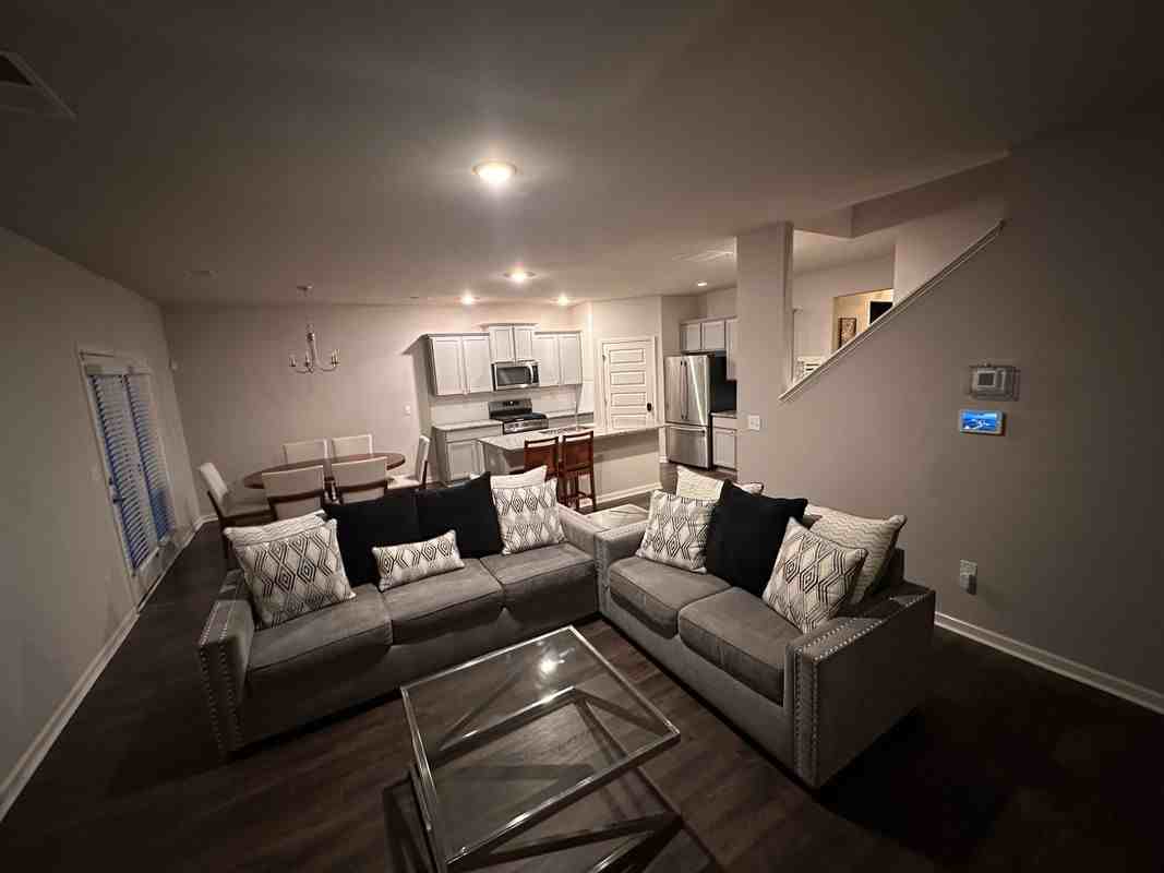 3283 Hawthorn Farm Blvd - Photo 2 of 14