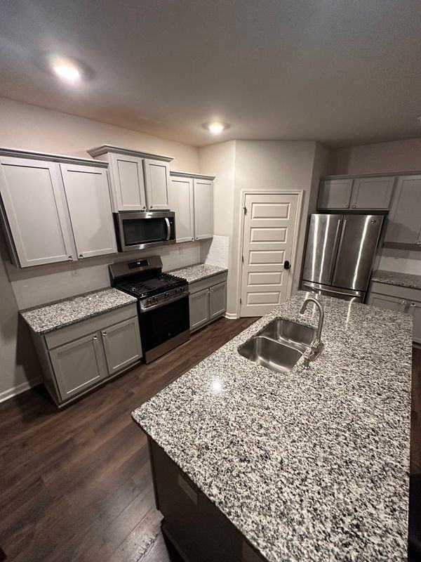 3283 Hawthorn Farm Blvd - Photo 4 of 14