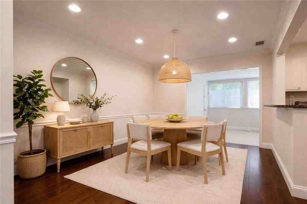 138 Woodmere Sq Nw - Photo 2 of 22