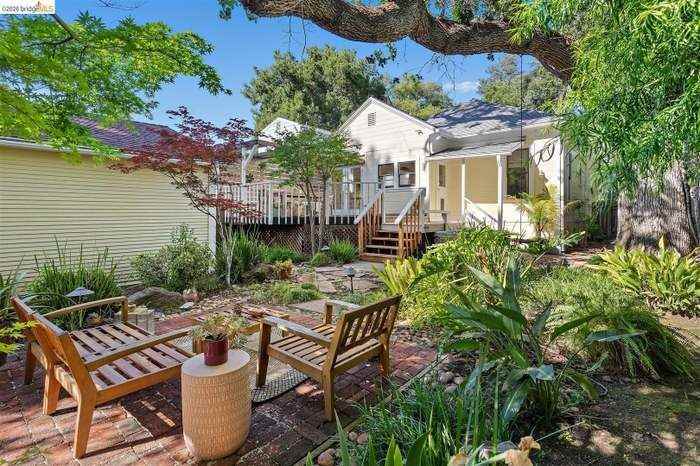 1214 Estudillo St - Photo 4 of 17