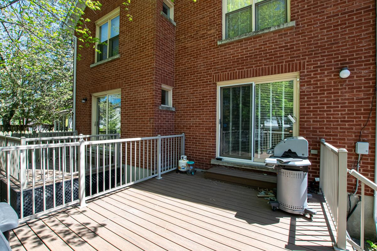 300 FRONTENAC ST - Photo 3 of 12