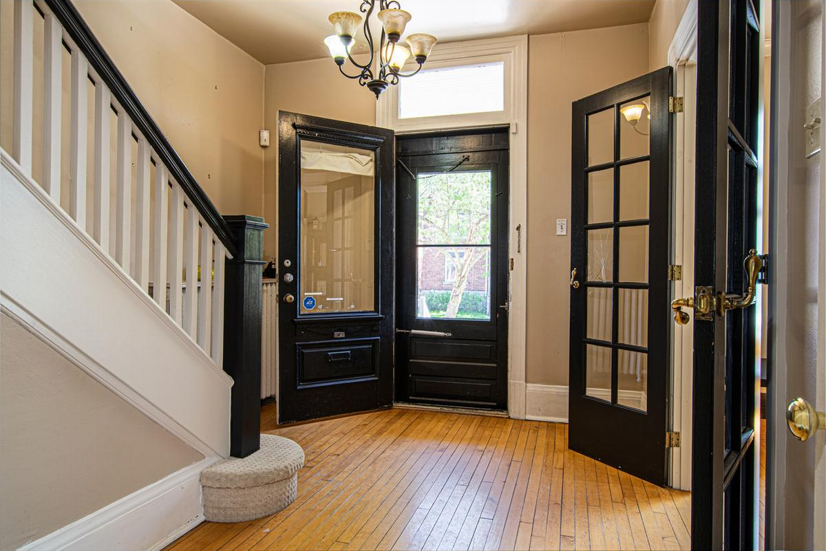 300 FRONTENAC ST - Photo 4 of 12