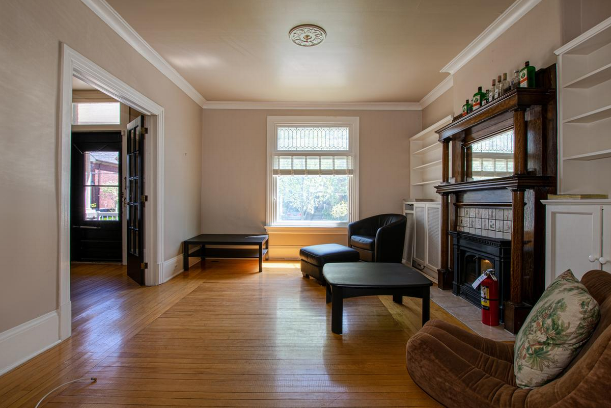 300 FRONTENAC ST - Photo 5 of 12