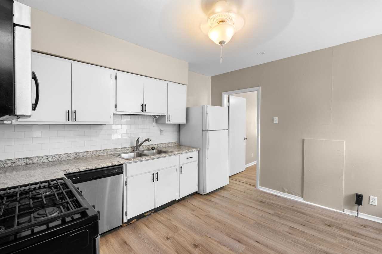 3619 Commonwealth Ave #1F - Photo 4 of 13