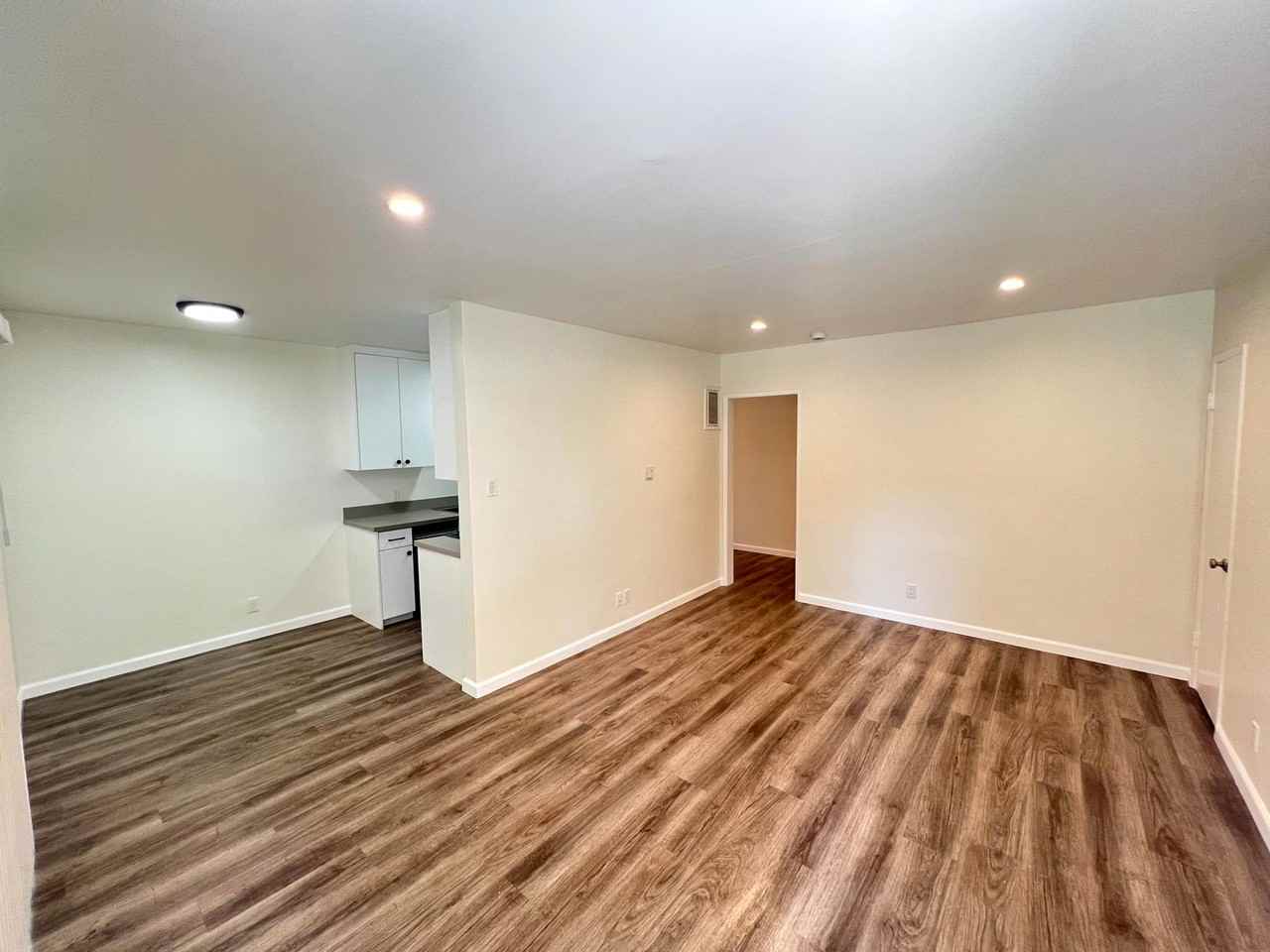 2408 Ocean Park Blvd - Photo 2 of 21