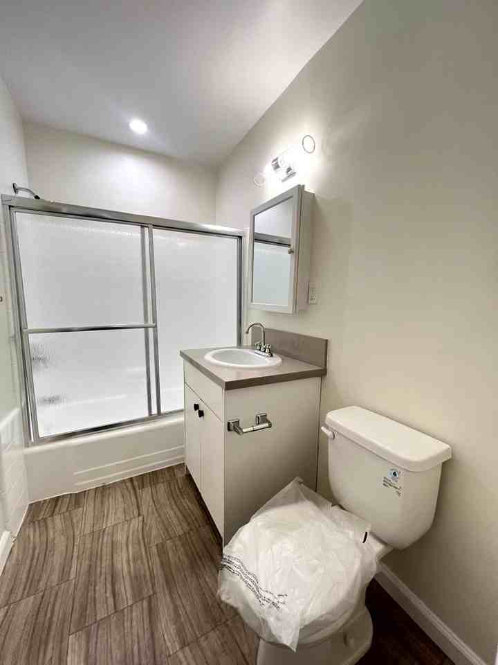 2408 Ocean Park Blvd - Photo 6 of 21