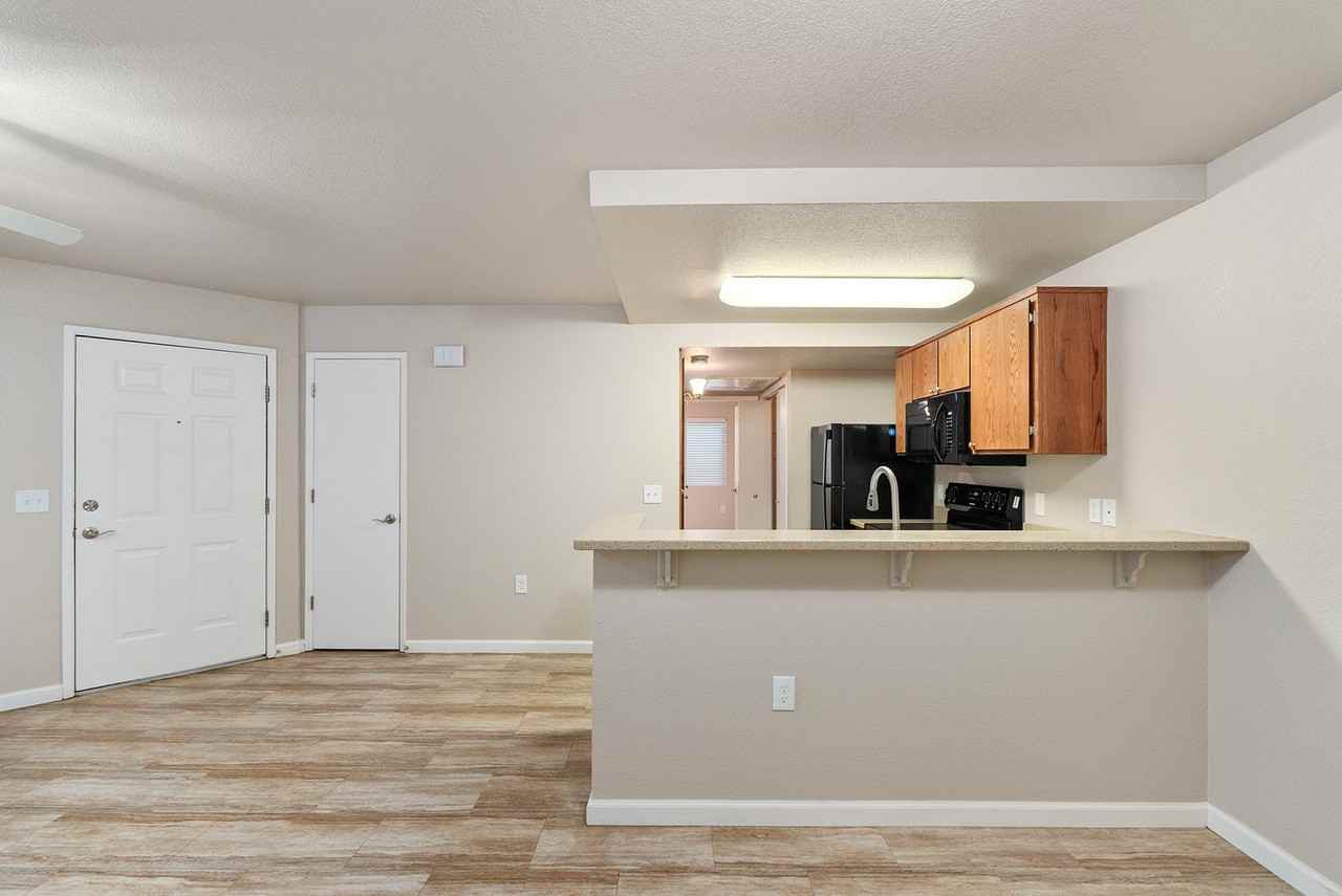 Huntington Apartments - Photo 4 of 6