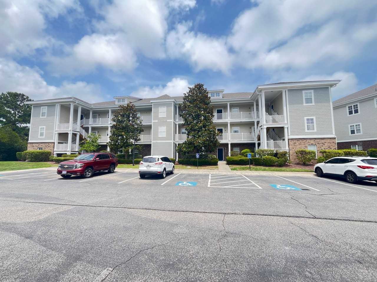 208 Castle Dr