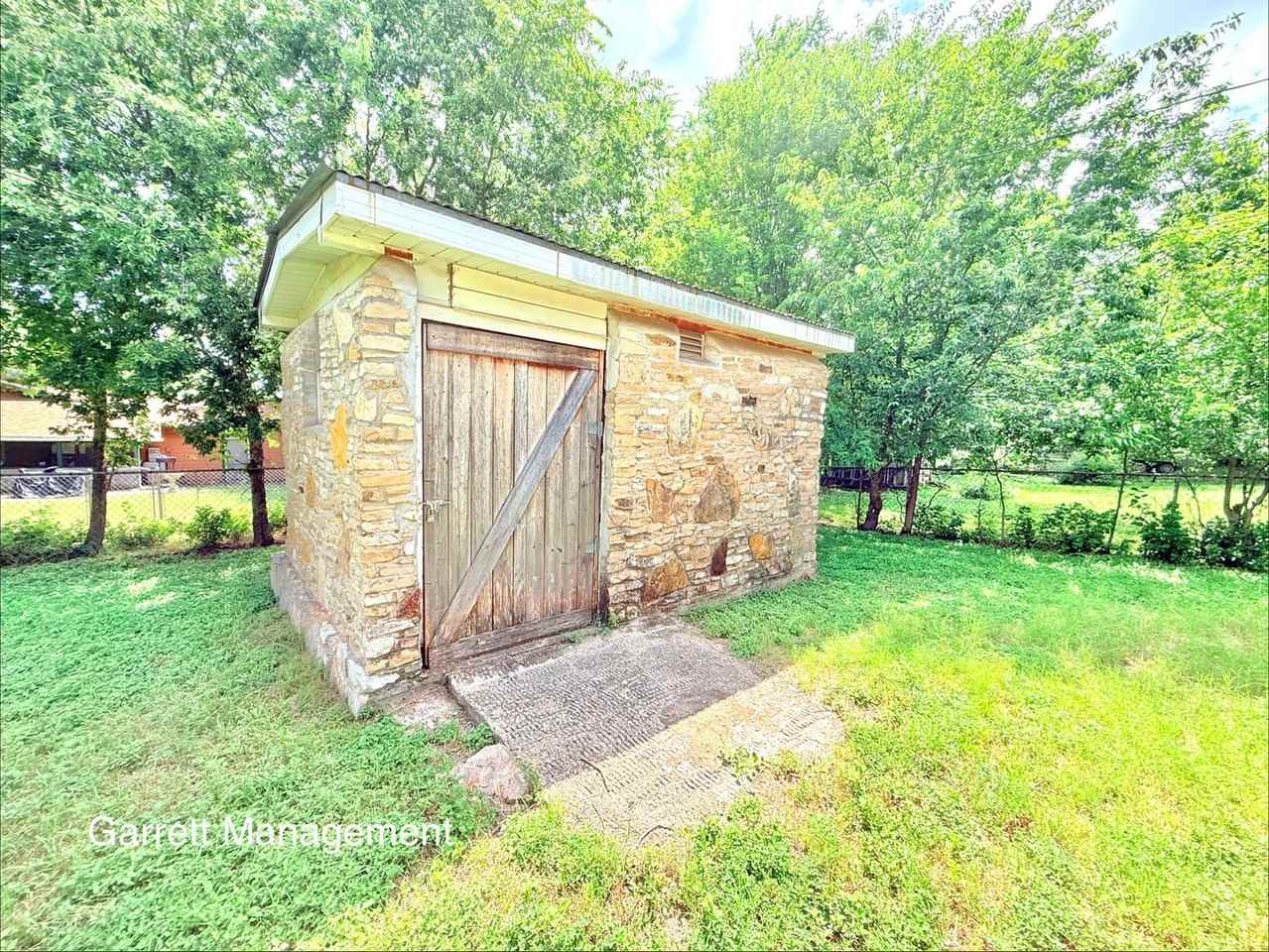 1114 Nix Rd - Photo 4 of 21