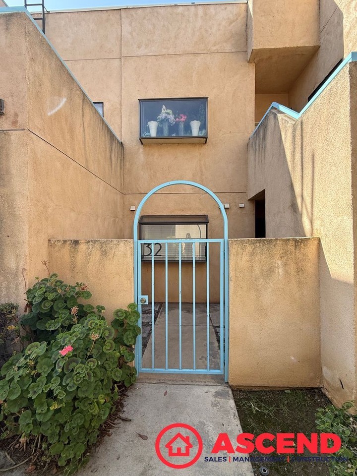 14500 Las Palmas Dr #32