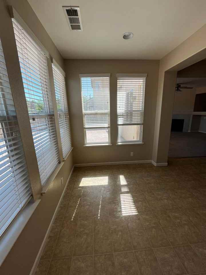 1520 Manzanita Way - Photo 7 of 34