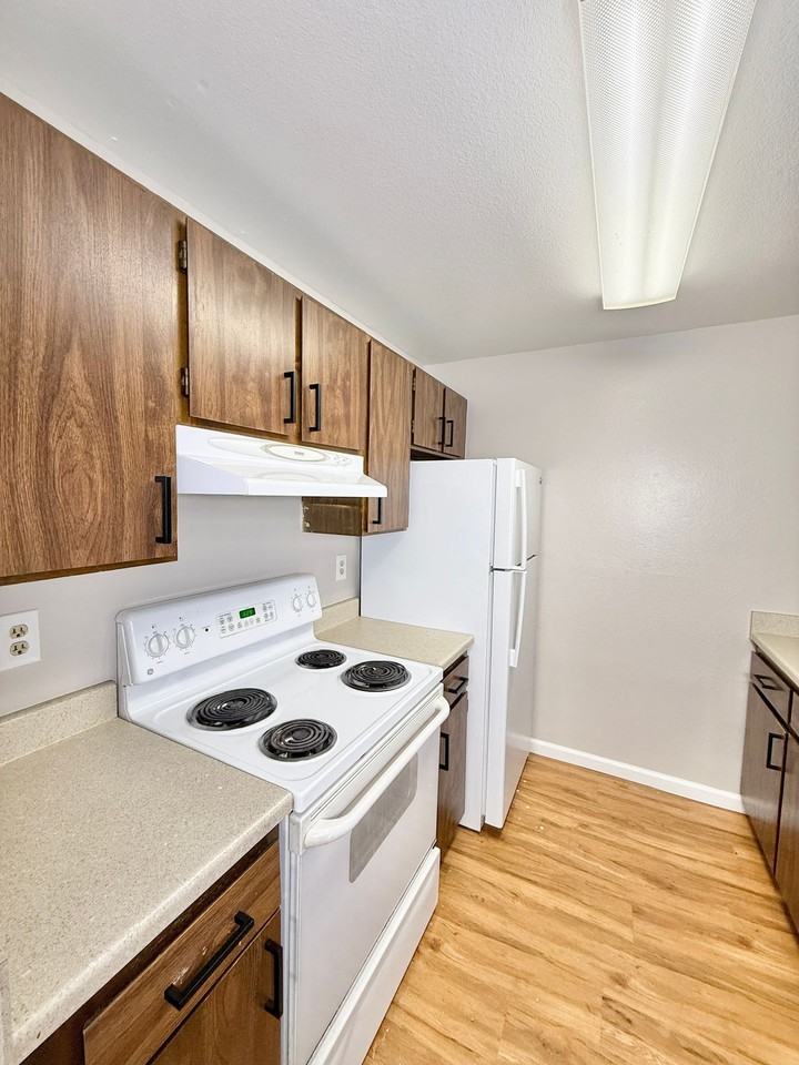1785 Zebulon Dr - Photo 2 of 7