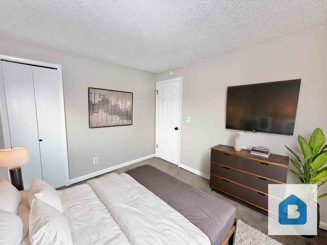 1785 Zebulon Dr - Photo 4 of 7