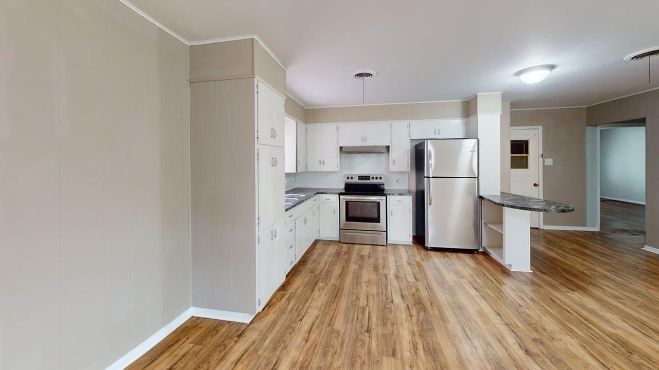 1613 Avalon Rd - Photo 4 of 20