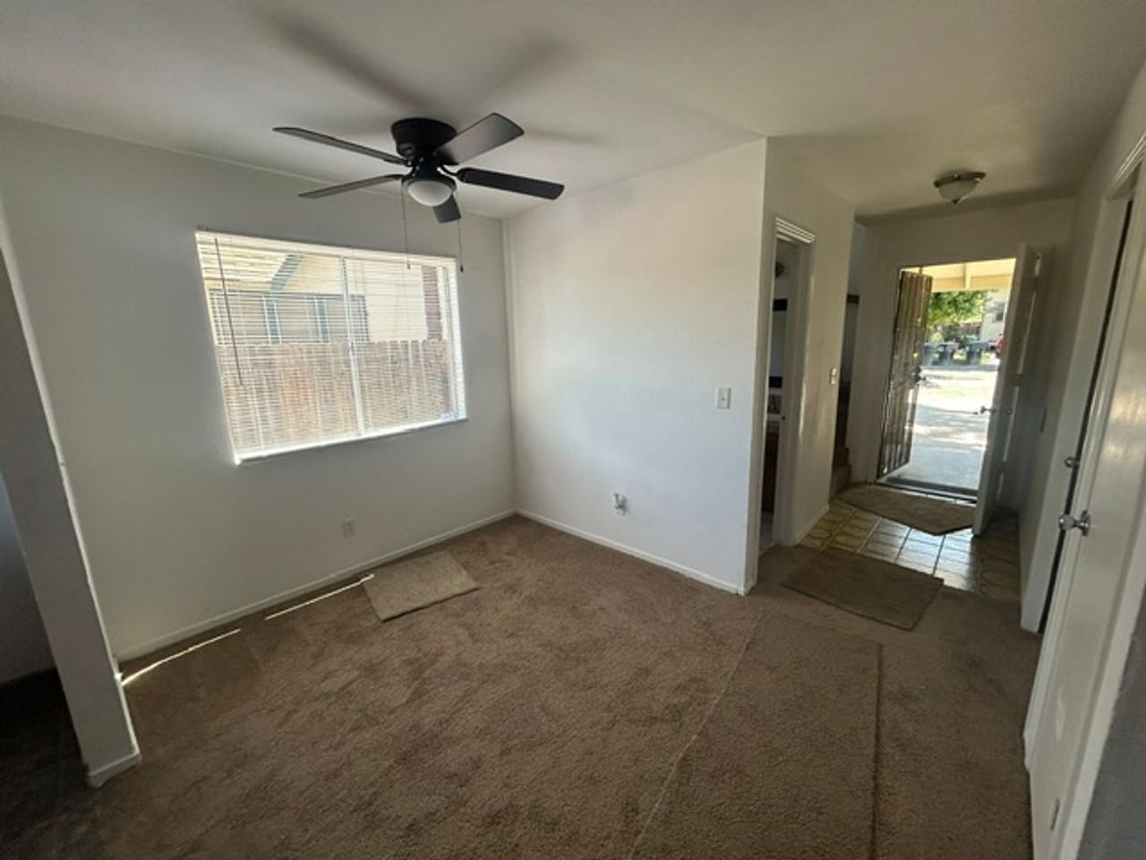 2047 E Laura Ave - Photo 3 of 9