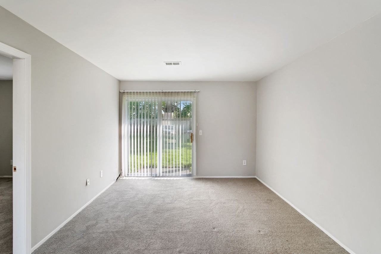 Airport Apartments (DCP Venture 3 LLC) - Photo 2 of 32