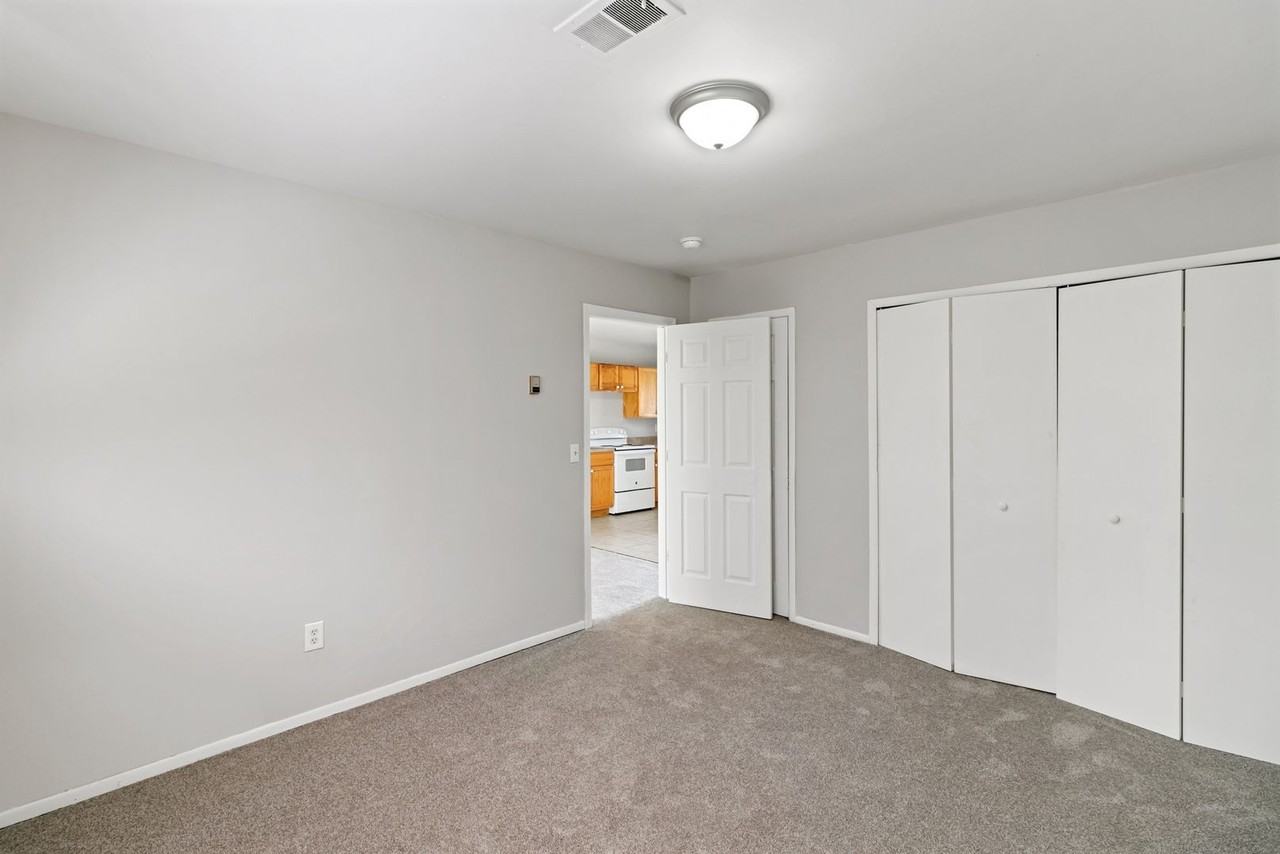 Airport Apartments (DCP Venture 3 LLC) - Photo 6 of 32