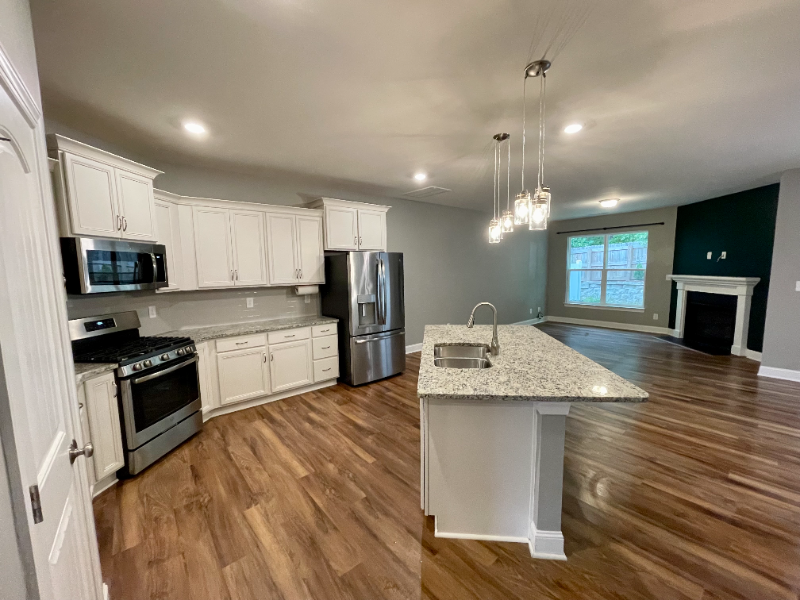 411 Lionel St - Photo 7 of 20
