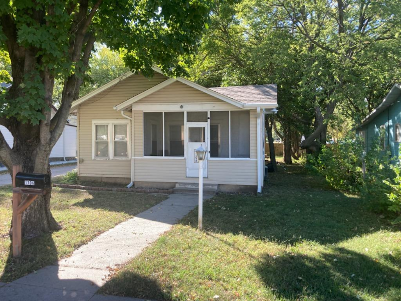 1706 N Jefferson St - Photo 3 of 18