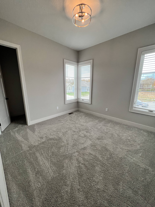 11009 S Millstone Dr - Photo 4 of 48