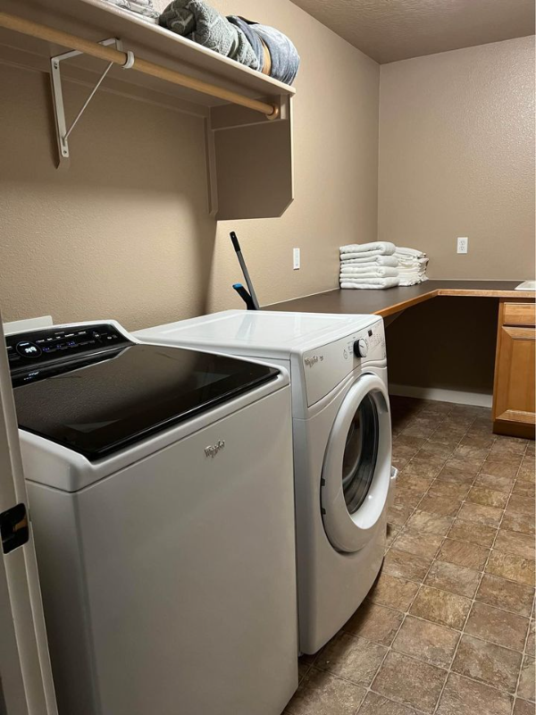 2611 N Wallingford Ave - Photo 3 of 9