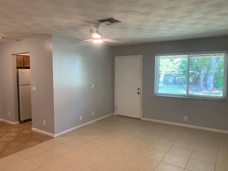 860 Nw 10th Ter #2 - Photo 4 of 15