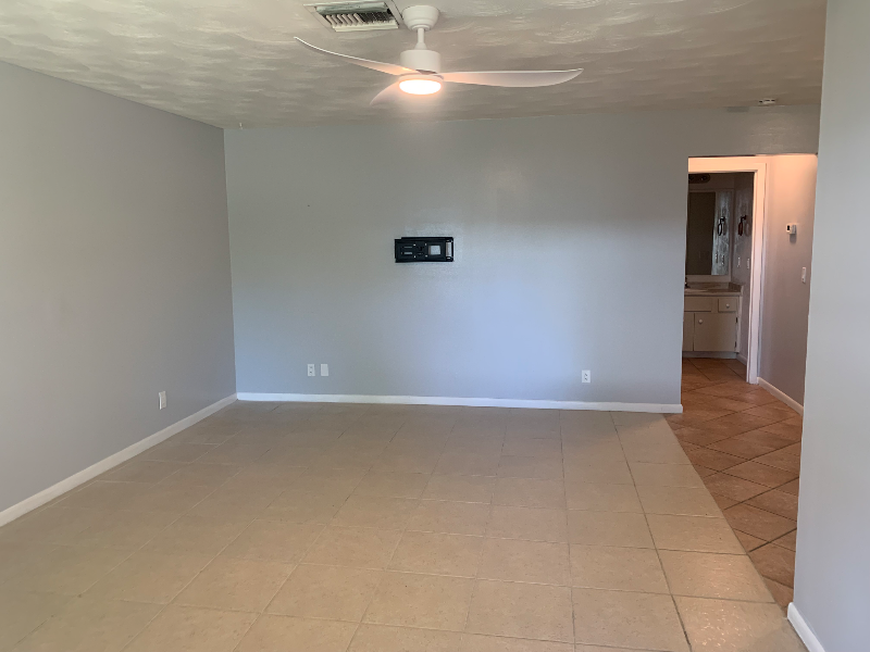 860 Nw 10th Ter #2 - Photo 5 of 15