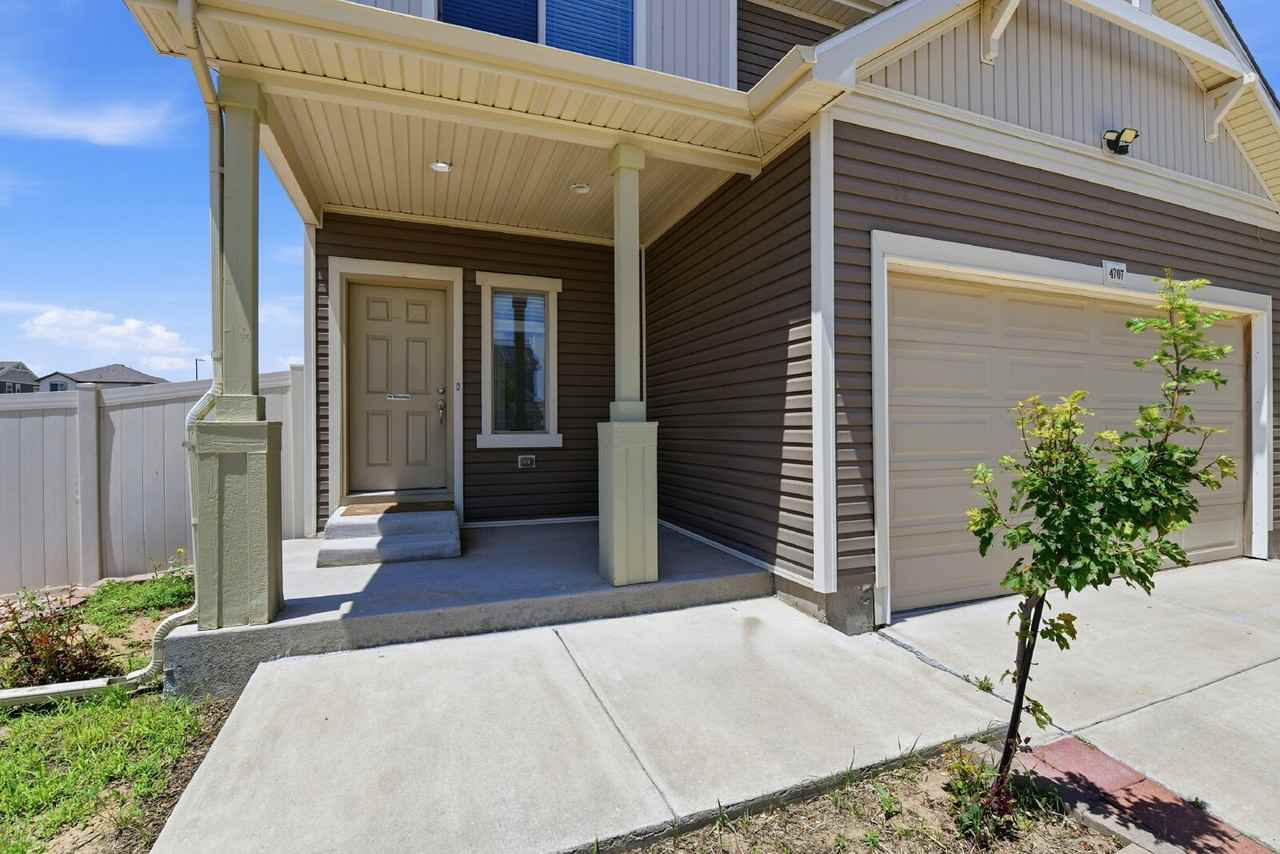 4707 Walden Way - Photo 3 of 48