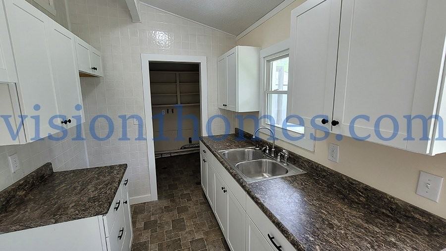 1605 Karen Ave - Photo 4 of 13