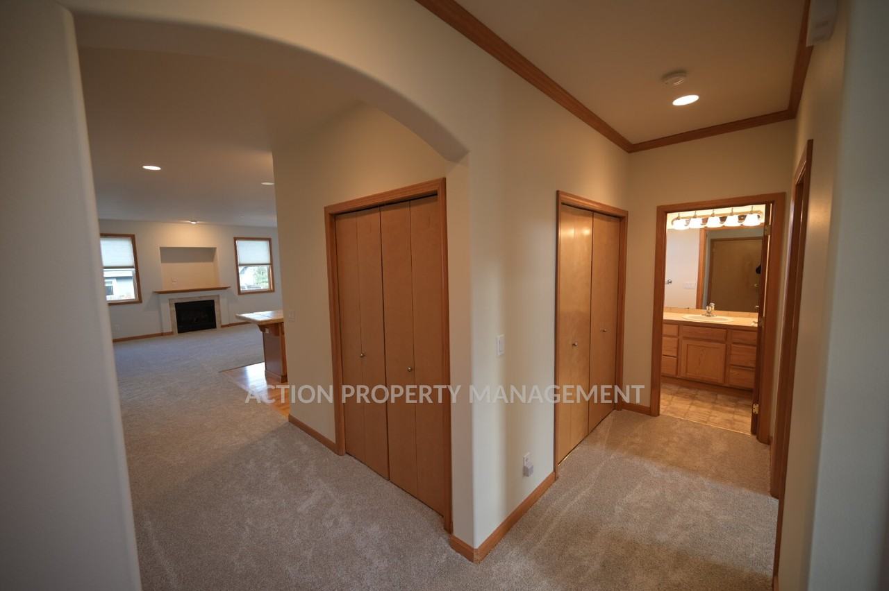 812 E Washington Pl - Photo 3 of 22
