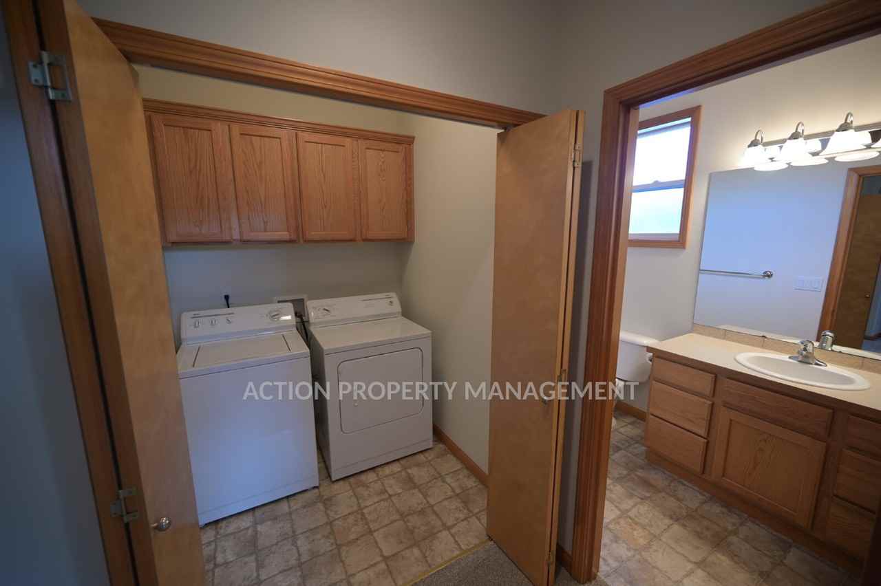 812 E Washington Pl - Photo 6 of 22
