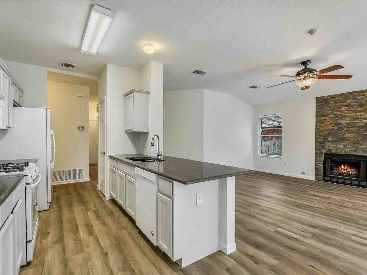1102 Brashear Ln - Photo 4 of 20