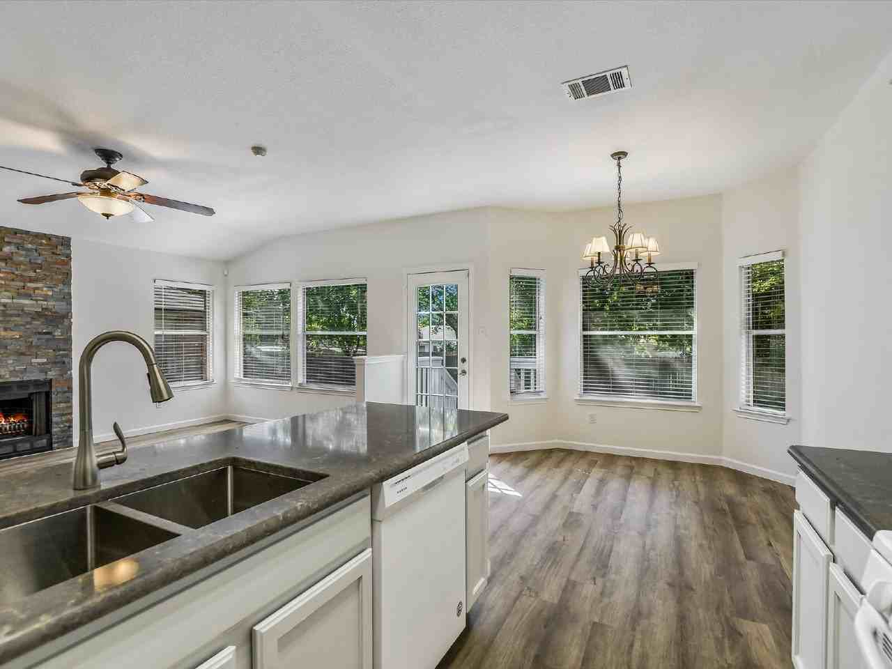 1102 Brashear Ln - Photo 5 of 20