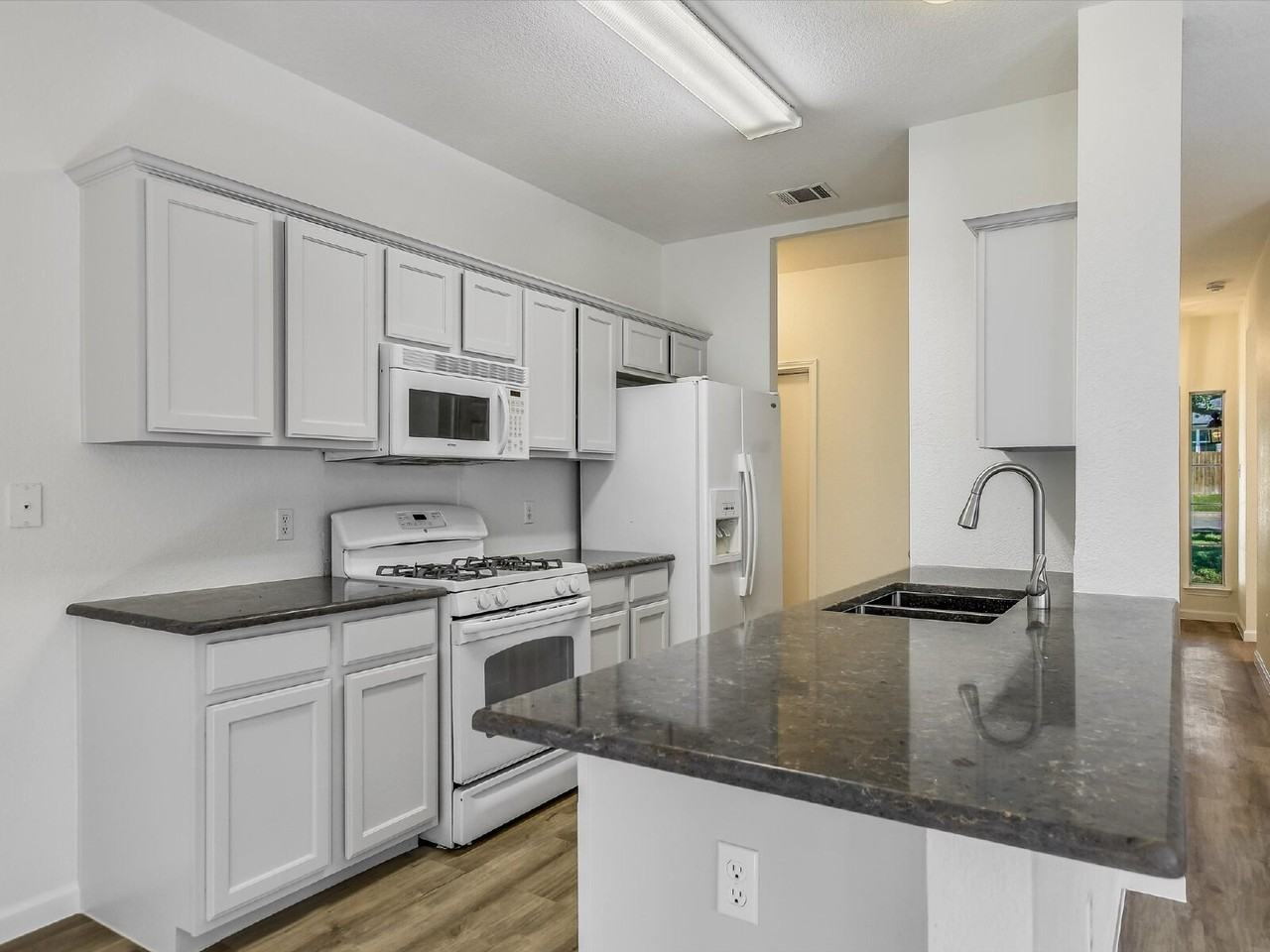 1102 Brashear Ln - Photo 6 of 20