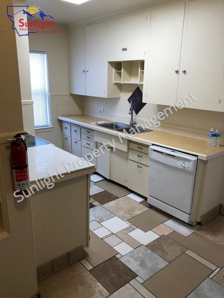 703 Yellowstone Ave - Photo 2 of 18