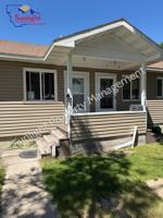 featured image of 903 E 4th St