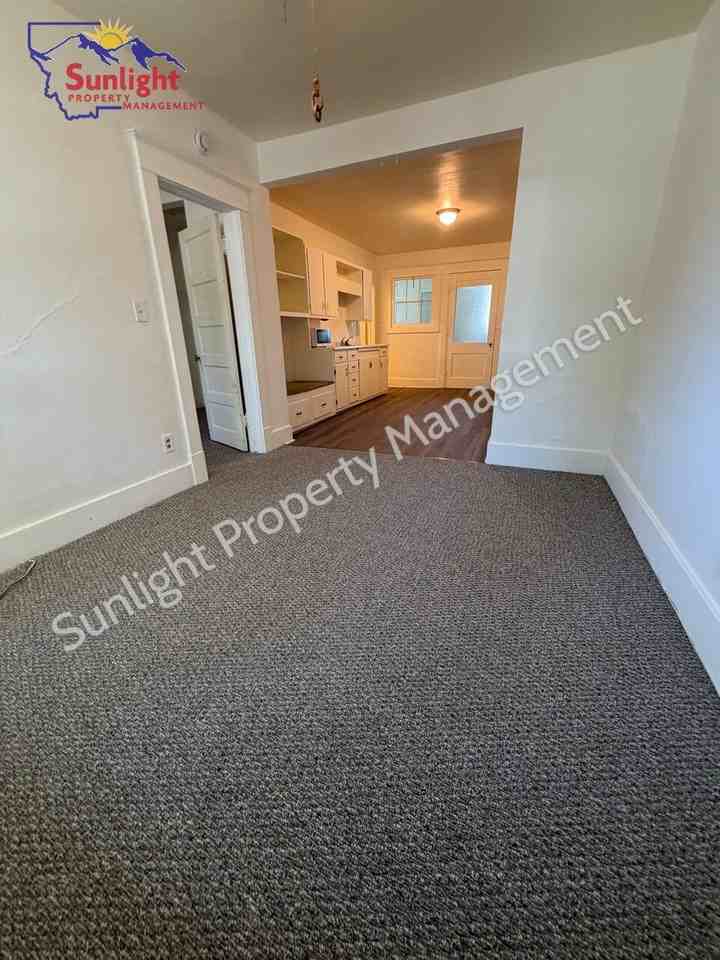 903 E 4th St - Photo 2 of 9