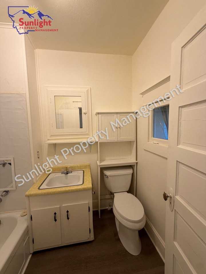 903 E 4th St - Photo 7 of 9