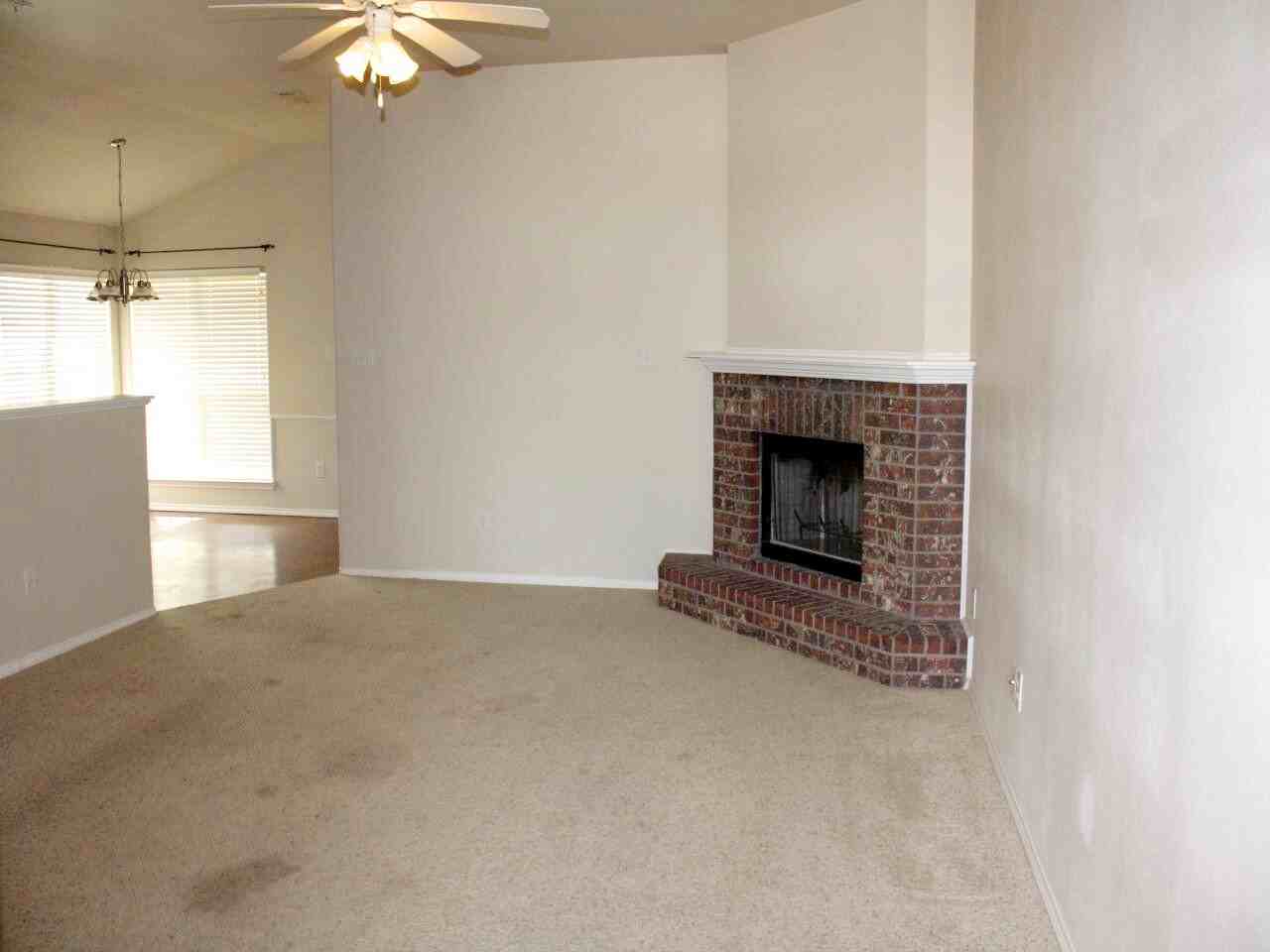 6701 35th St - Photo 2 of 10
