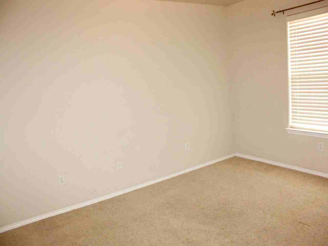 6701 35th St - Photo 7 of 10