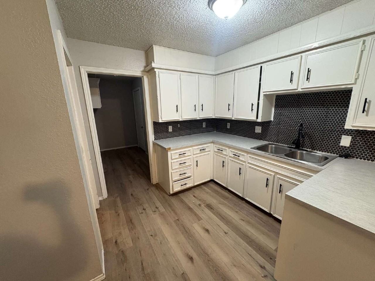 3219 84th St - Photo 4 of 9