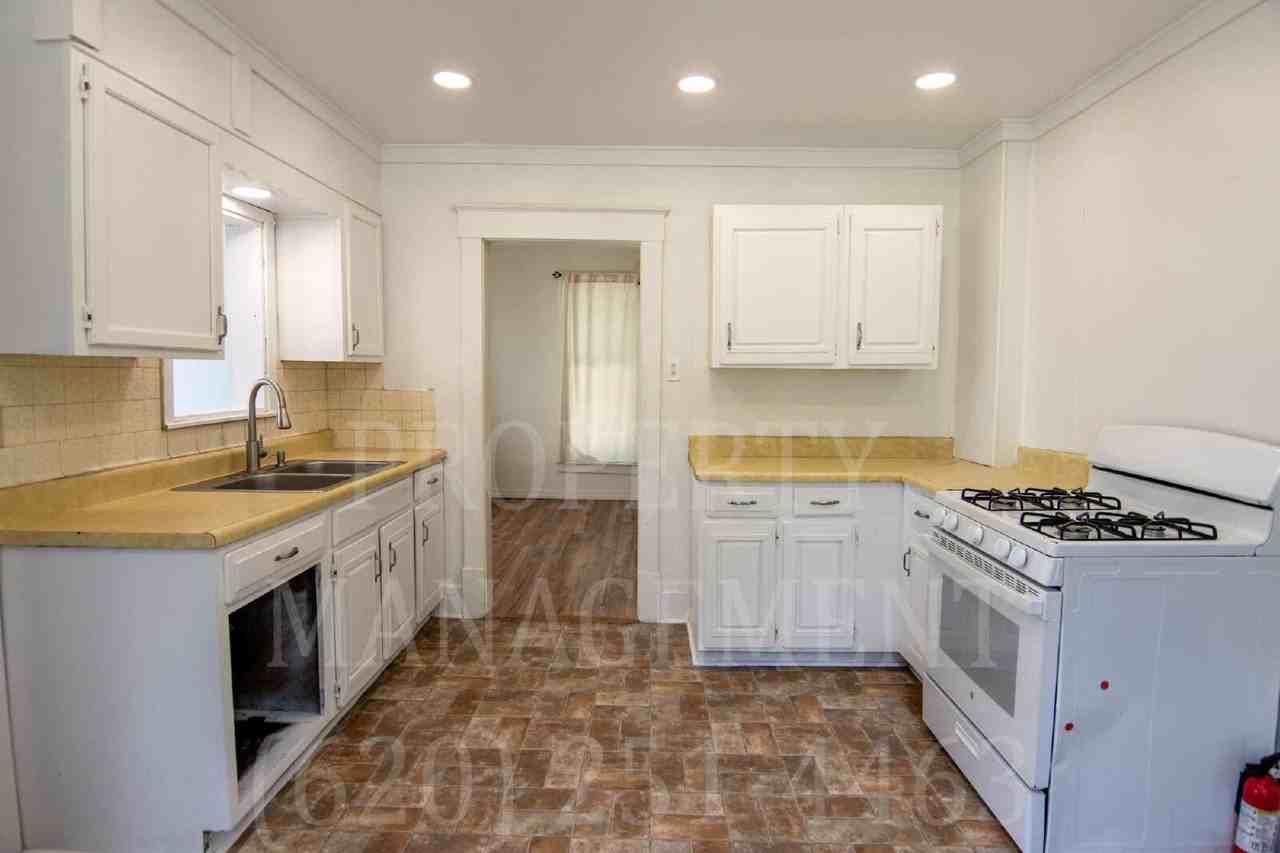 929 E Myrtle St - Photo 2 of 26