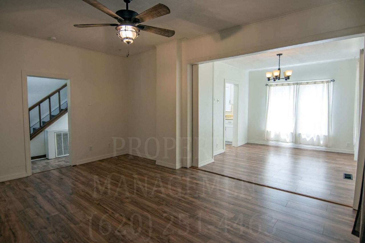 929 E Myrtle St - Photo 3 of 26